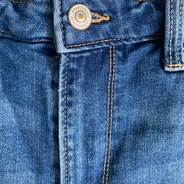 Abercrombie & Fitch The Mom‎ High Rise Jeans Medium Wash Distressed Size 29/8R - Image 10