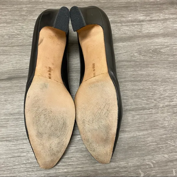 Salvatore Ferragamo Metallic Pewter Leather Pumps 9 AA Vintage - Image 4
