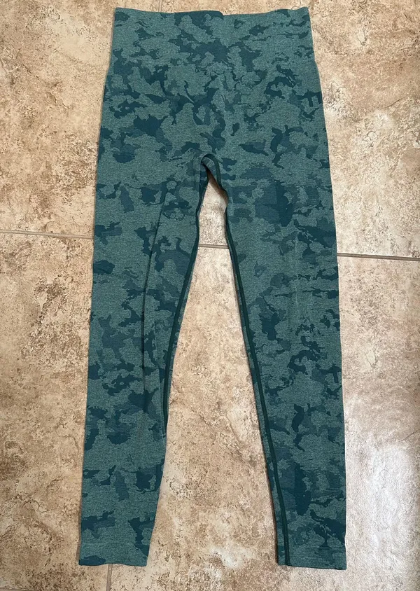 Green High Waisted Camouflage Leggings Size M - Image 2