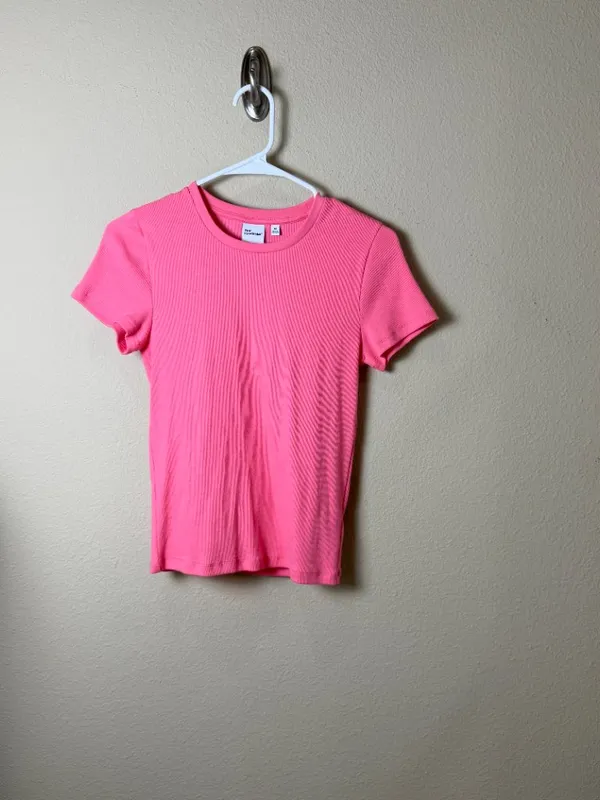 ARITZIA TNA Home Stretch Ribbed T Shirt Top Size Medium Pink Coral - Image 3