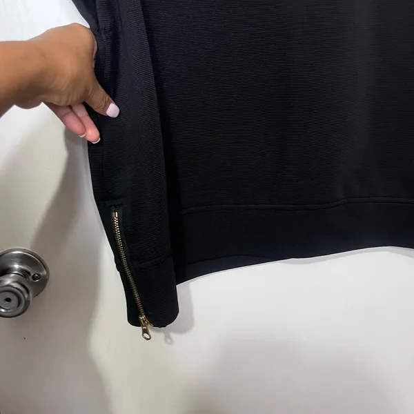 Entro Classic Black Knit Top - Image 10