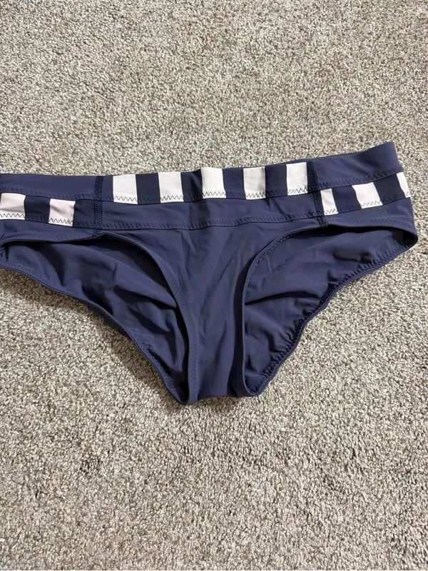 Lululemon Shanti Surf Hipster Steep Stripe Printed Cadet Blue Size 6 Bottom ONLY - Image 5