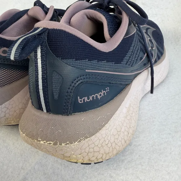 Saucony Triumph 22 Womens 10 Running Shoes Navy‎ Blue Mauve Athletic Sneakers - Image 7