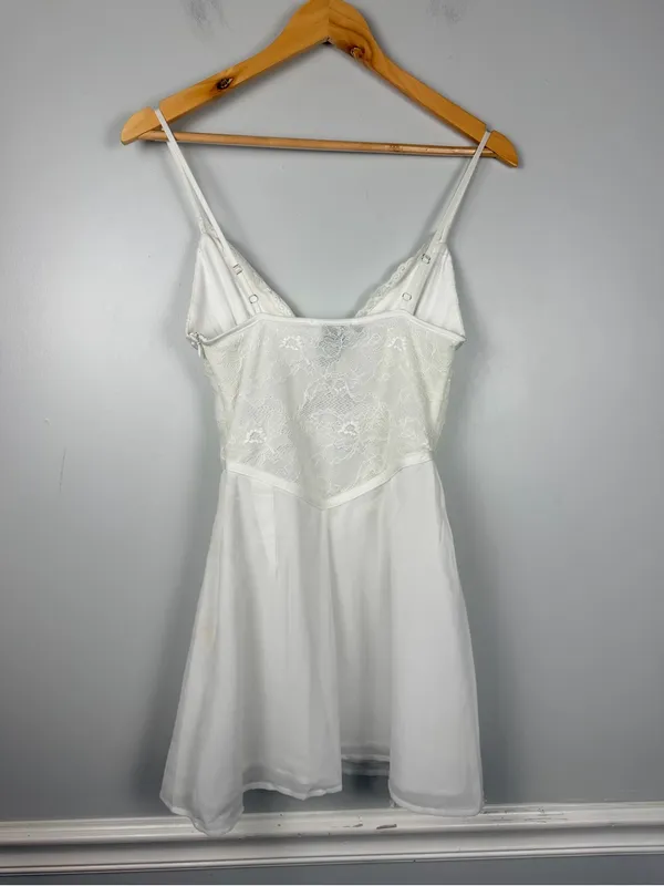 New Outcast Tyanna white mini dress lace sheer size medium FLAW - Image 8