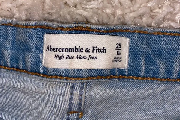 Abercrombie High Rise Mom Jean - Image 4