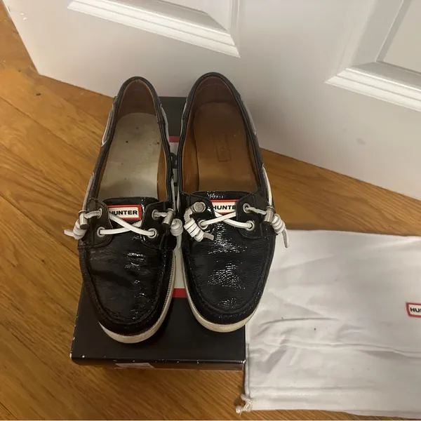 Hunter Willemberg Boat Shoes Black Patent and Soft Pink 7.5 - Image 2
