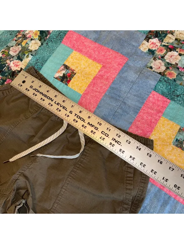 Vuori $68 Vintage Ripstop Woman’s S olive drawstring shorts - Image 9
