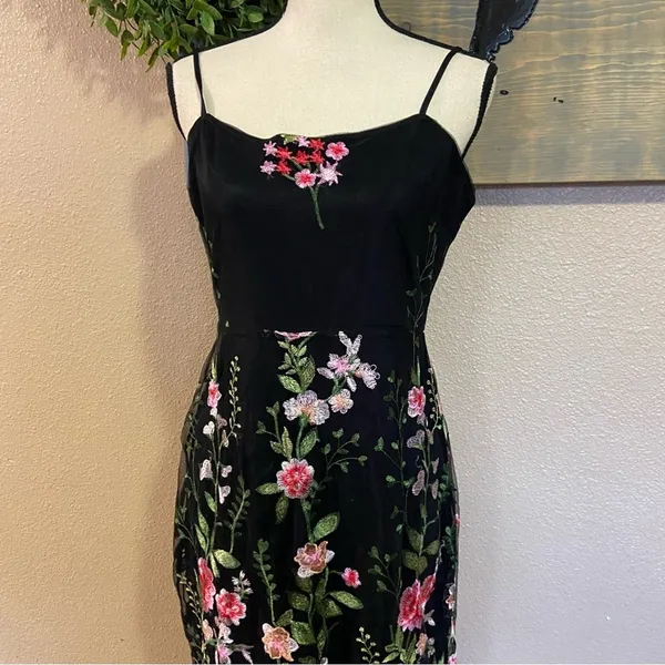 NWOT Lulus Blooming For Love Black Floral Embroidered Midi Dress - Image 12