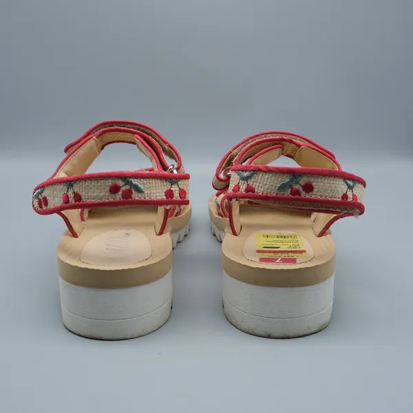 Wild Pair Kirsche Raffia Sandals 7 Tan Red Cherry Embroidered Platform Flatform - Image 9