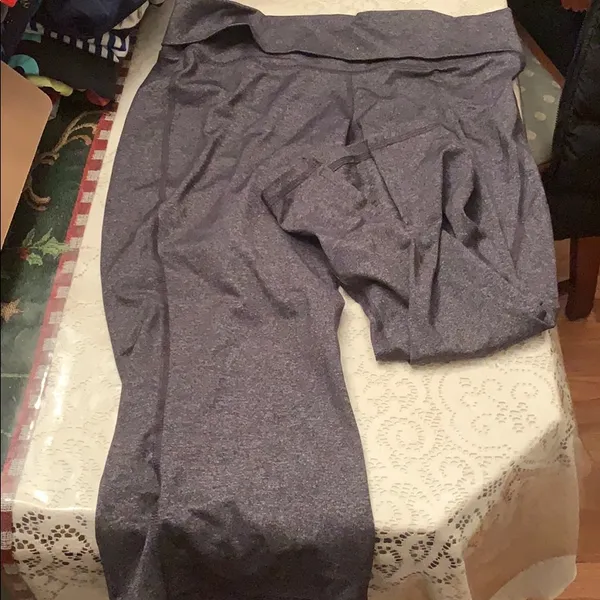 Old Navy Workout capris 5/$25 - Image 3