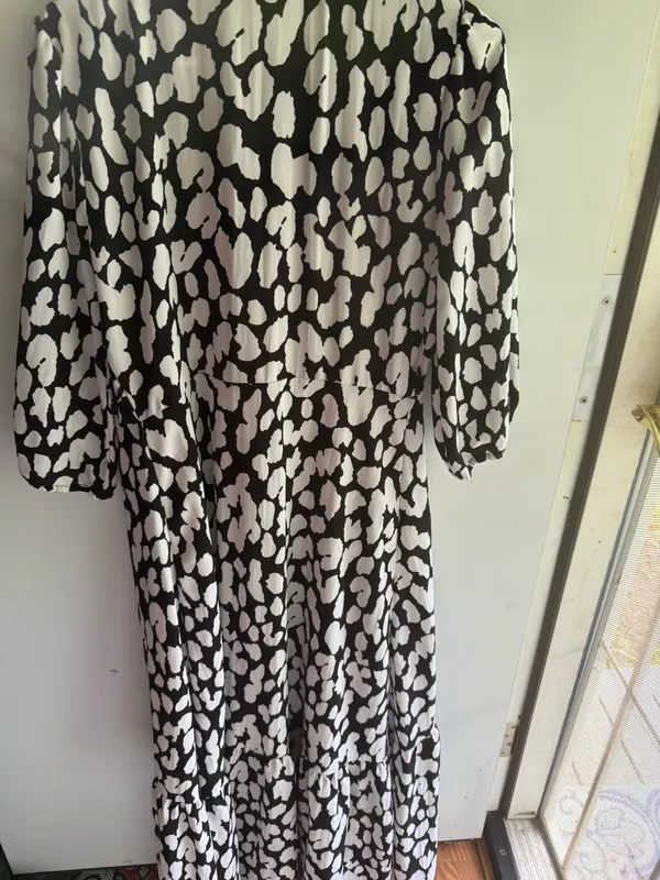 Bar III black-and-white wrap maxi dress - Image 3
