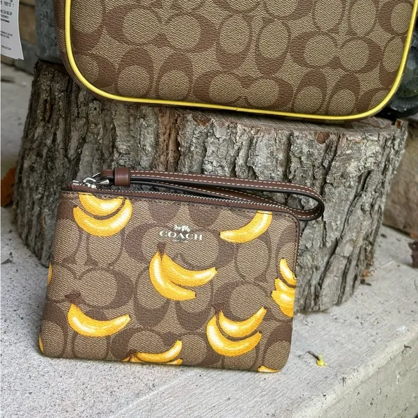 Authentic COACH Signature Coated leather BANANA zip top wristlet - Image 9