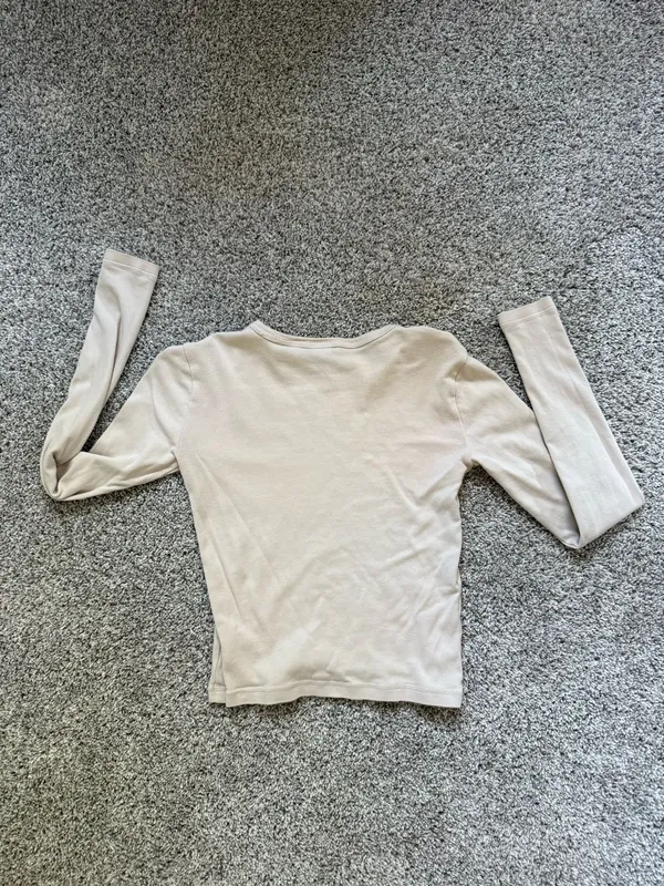 Aritzia TNA Long Sleeve - Image 3