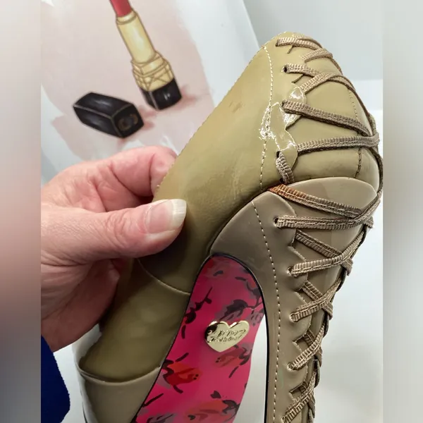 Betsey Johnson Dita Patent Leather stilettos in Nude. Size 7.5 - Image 11