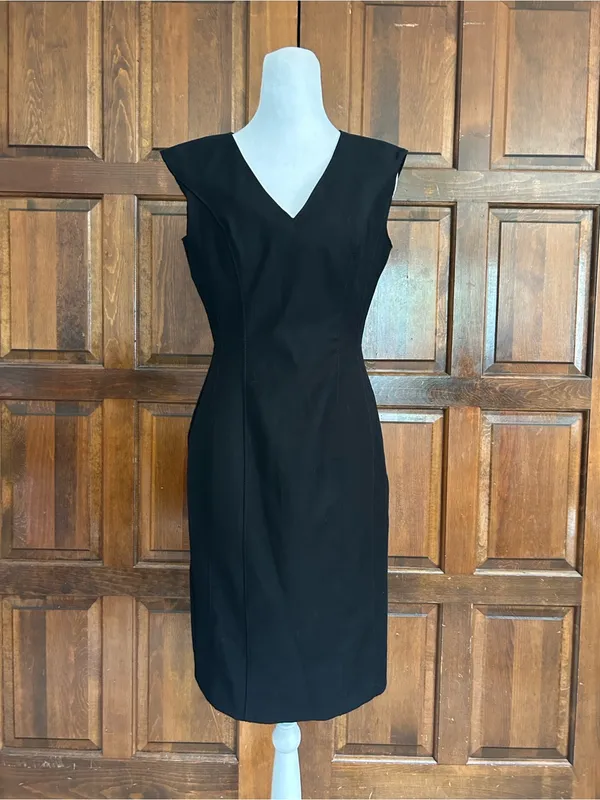 NWT White House‎ Black Market Comfort Stretch Black V-Neck Sheath Dress Size 4 - Image 2