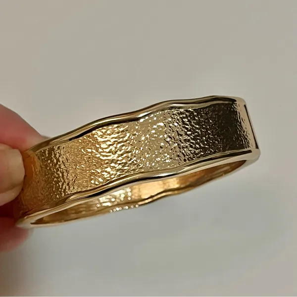 Vintage Gold-tone Wavy Textured Bangle Bracelet - Image 2