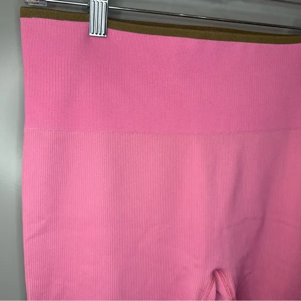 NWT Outdoor Voices Seamless Ribbed 7/8 Leggings Bubblegum Pink Size Large - Image 4