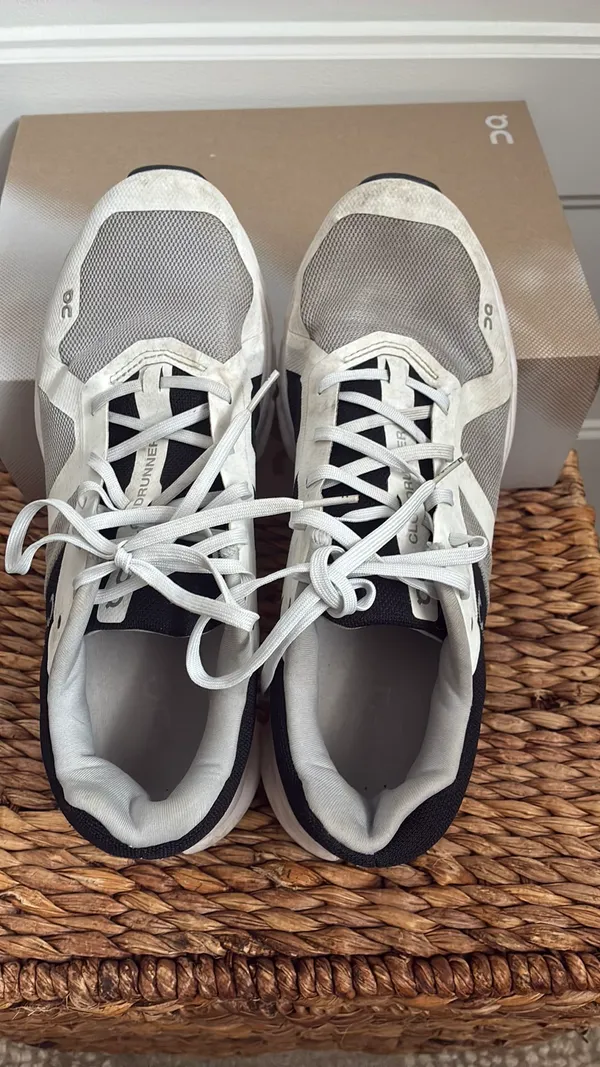 On Cloud Running Shoes - Image 7