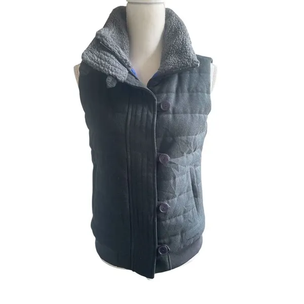 Patagonia Women’s Vagabunda Quilted Fleece Neck Puffer Vest Dark Gray S - Image 6