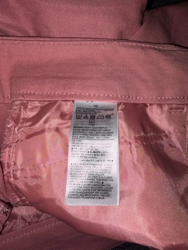 Old Navy Pixie Ankle pants in a dusty pink/rose color - Image 5