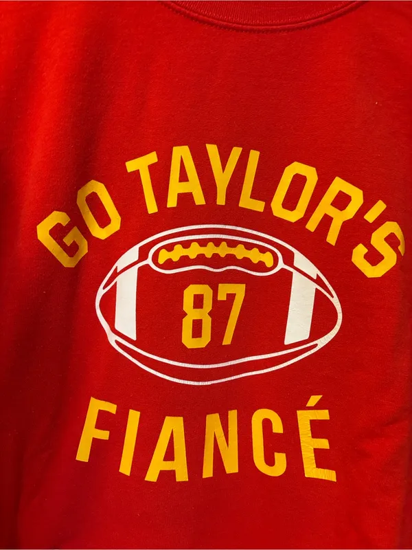 Gildan “Go Taylor’s Fiancé” Red Sweatshirt - Size XL - Image 2