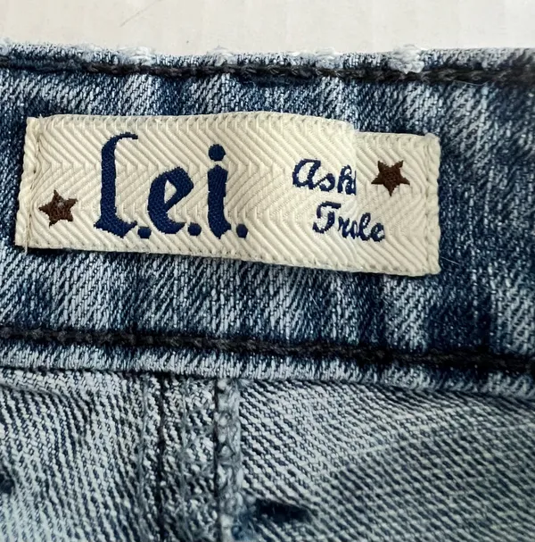 L.E.I. Junior Denim Distressed Ladies Jeans Shorts - Image 4