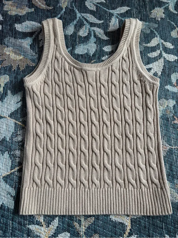 NEW Tommy Hilfiger Beige Cable Knit V-Neck Sweater Tank Size Small - Image 11