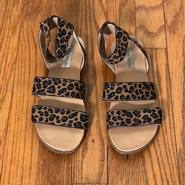 Steve Madden Effie Leopard Print Elastic Triple Strap Flat Sandals Brown 7.5M‎ - Image 2