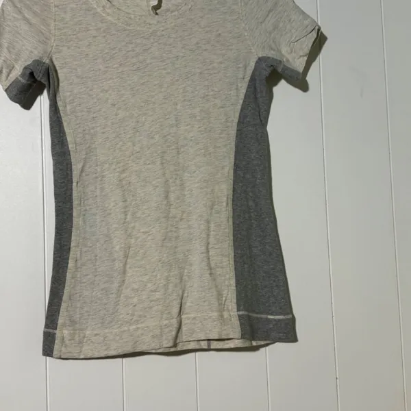 Lululemon Pima Cotton T Shirt Heather Grey Short Sleeve Athletic Size 2 - Image 5
