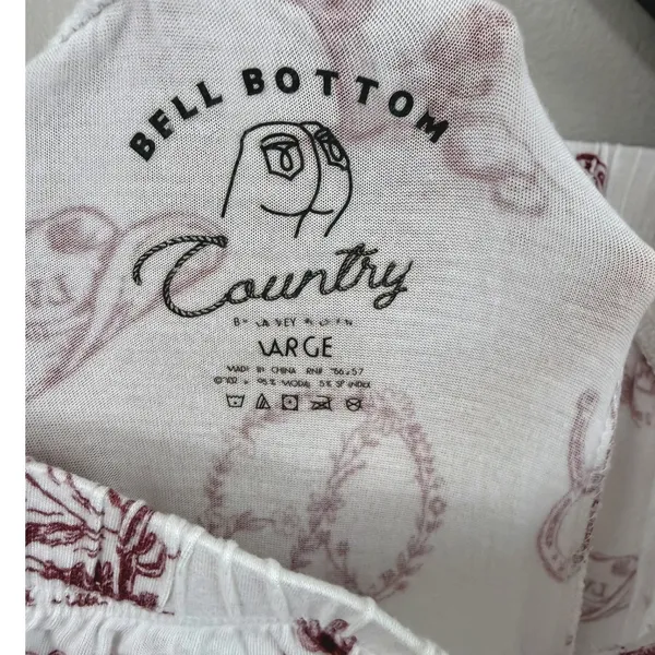 Lainey Wilson‎ Peace, Love, and Cowboys Bell Bottom Western Print PJ Set Size L - Image 9