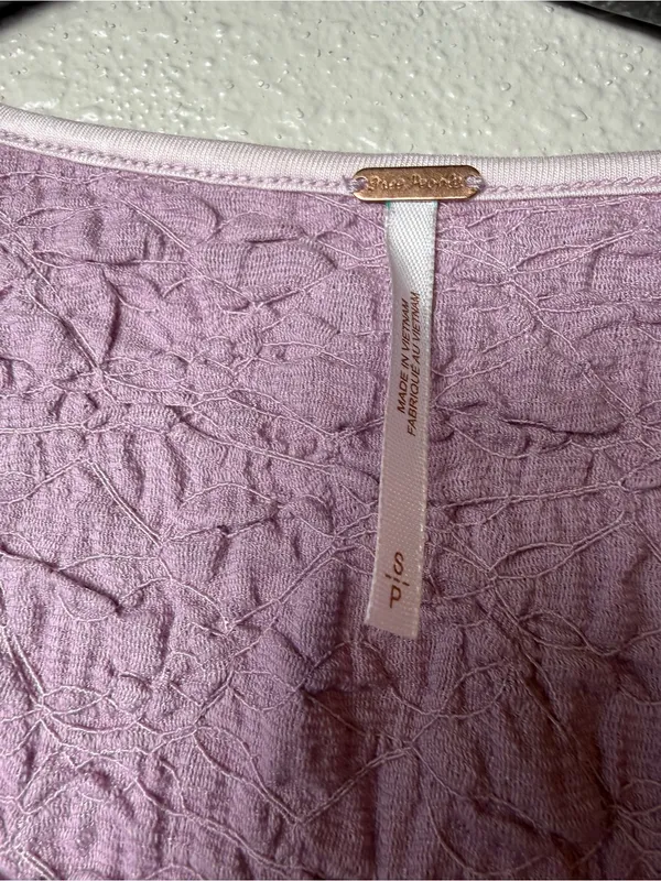 Free People Lavender Textured V-Neck Short Sleeve‎ Top Size Small - Image 3