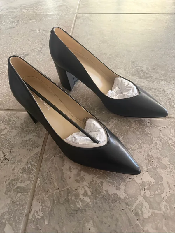 Marc Fisher Caitlin Sweetheart Topline Block Heel Pumps in Black, Size 9, NEW - Image 6