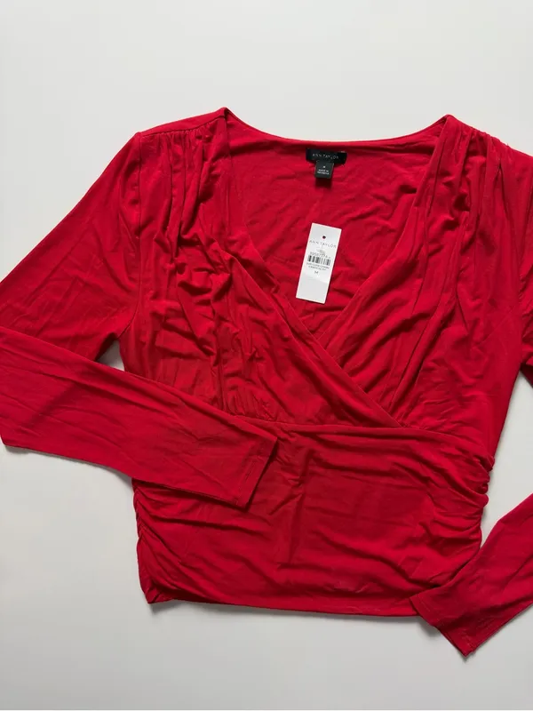 NWT Ann Taylor V-Neck Long Sleeve Pullover Blouse, Red, Size M - Image 2