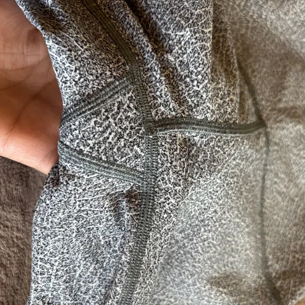 Lululemon Wunder Under High-Rise Crop 21 Grey White Crackle Print Leggings 4 - Image 6