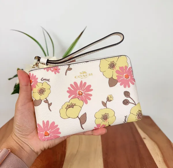 Coach NWT Corner Zip Wristlet With Floral Cluster Print - Image 6