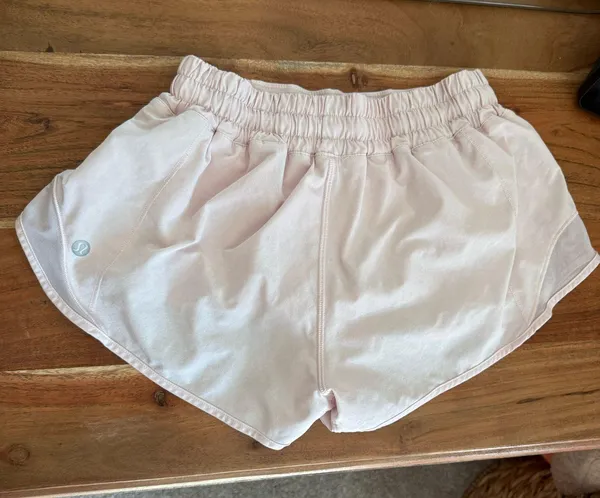 Lululemon Shorts Hotty Hot 2.5" - Image 2