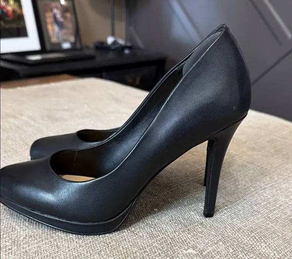 BLEEKER AND BOND Celeste Classic Black Leather Heels Pumps Size 8 - Image 6