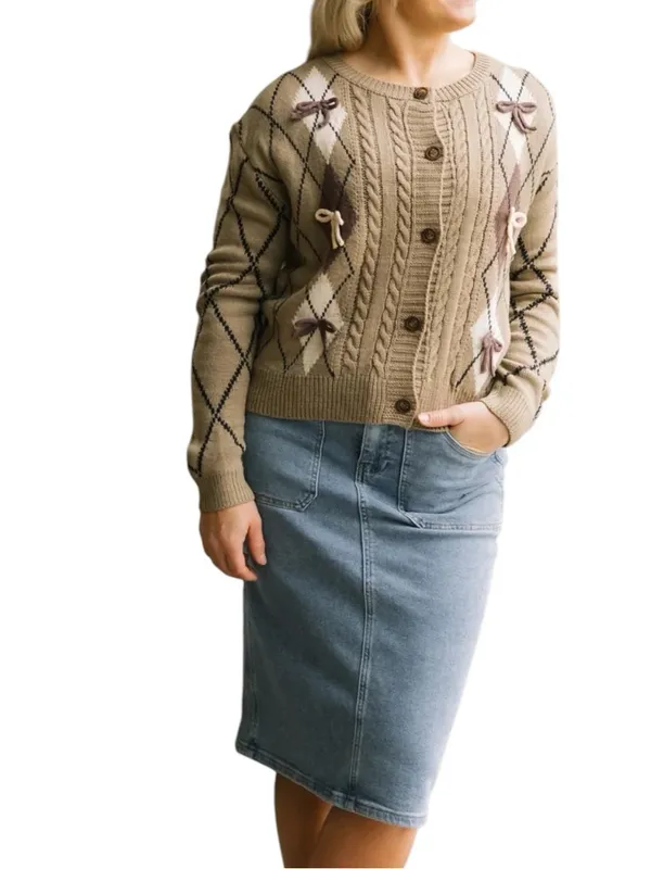 Listicle Boutique Taupe Argyle button front sweater with dimensional bows Size L - Image 10