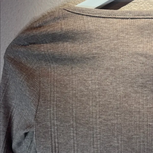 Bozzolo Women’s Cropped Henley Style Shirt Brown Taupe Size Small - Image 7