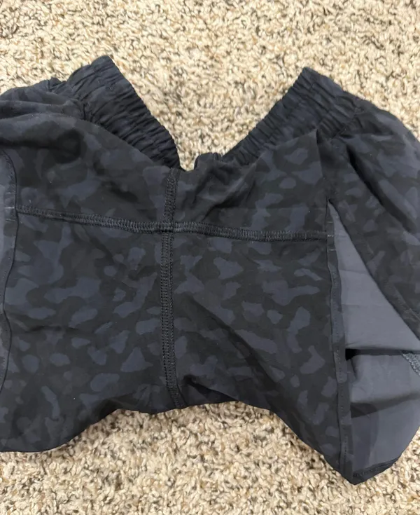 Lululemon Hotty Hot Short II *Long 4" - Image 5