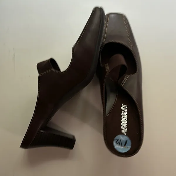 Brown leather backless Aerosoles heels. Sz 7.5. BNWT. Can be dressed up or down. - Image 3