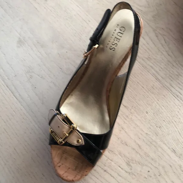 Guess by Marciano 4 inch wedges patent black leather - Image 2