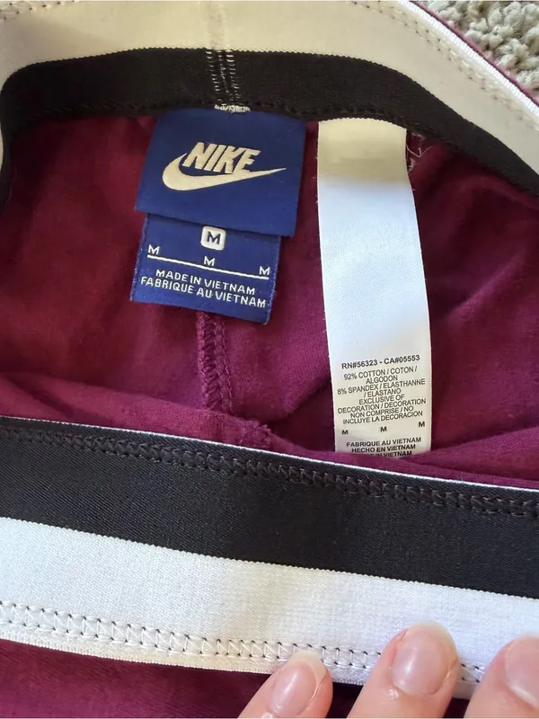 Nike Women's Sportswear Leg-A-See Leggings Deep Pink Purple Size Medium - Image 3