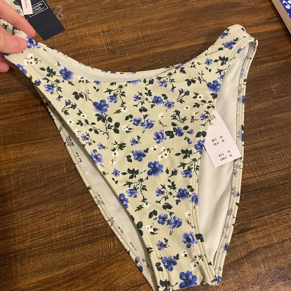 NWT Abercrombie & Fitch Bikini Large Top Small Bottoms - Image 2