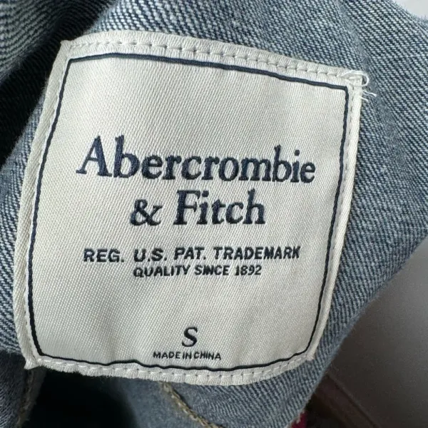 ABERCROMBIE‎ AND FITCH Medium Wash Slightly Distressed Jean Jacket Size Small - Image 3
