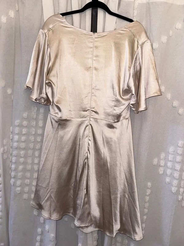 Selfie Leslie Dress - Image 3