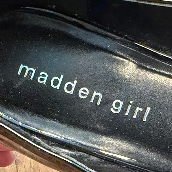 Madden Girl | 9.5M | Egret Rose Black Patent Leather Slip-On Women's Flats - Image 2