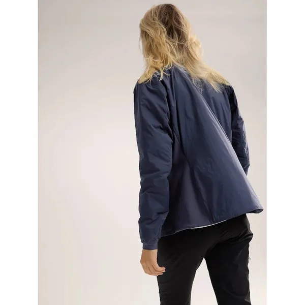 Arc’teryx Women’s Atom Jacket size L in black sapphire - Image 2
