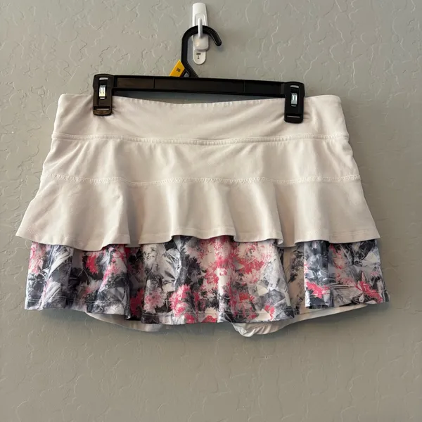 Lija women's white, black and pink golf, tennis, pickleball skort size large - Image 9