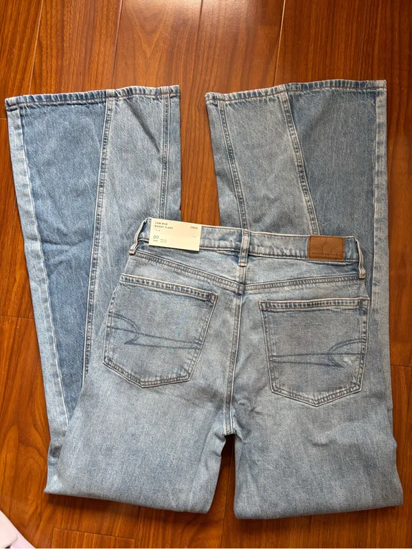 American Eagle Low Rise Baggy Flare Two Tone Strigid Jeans - Image 3